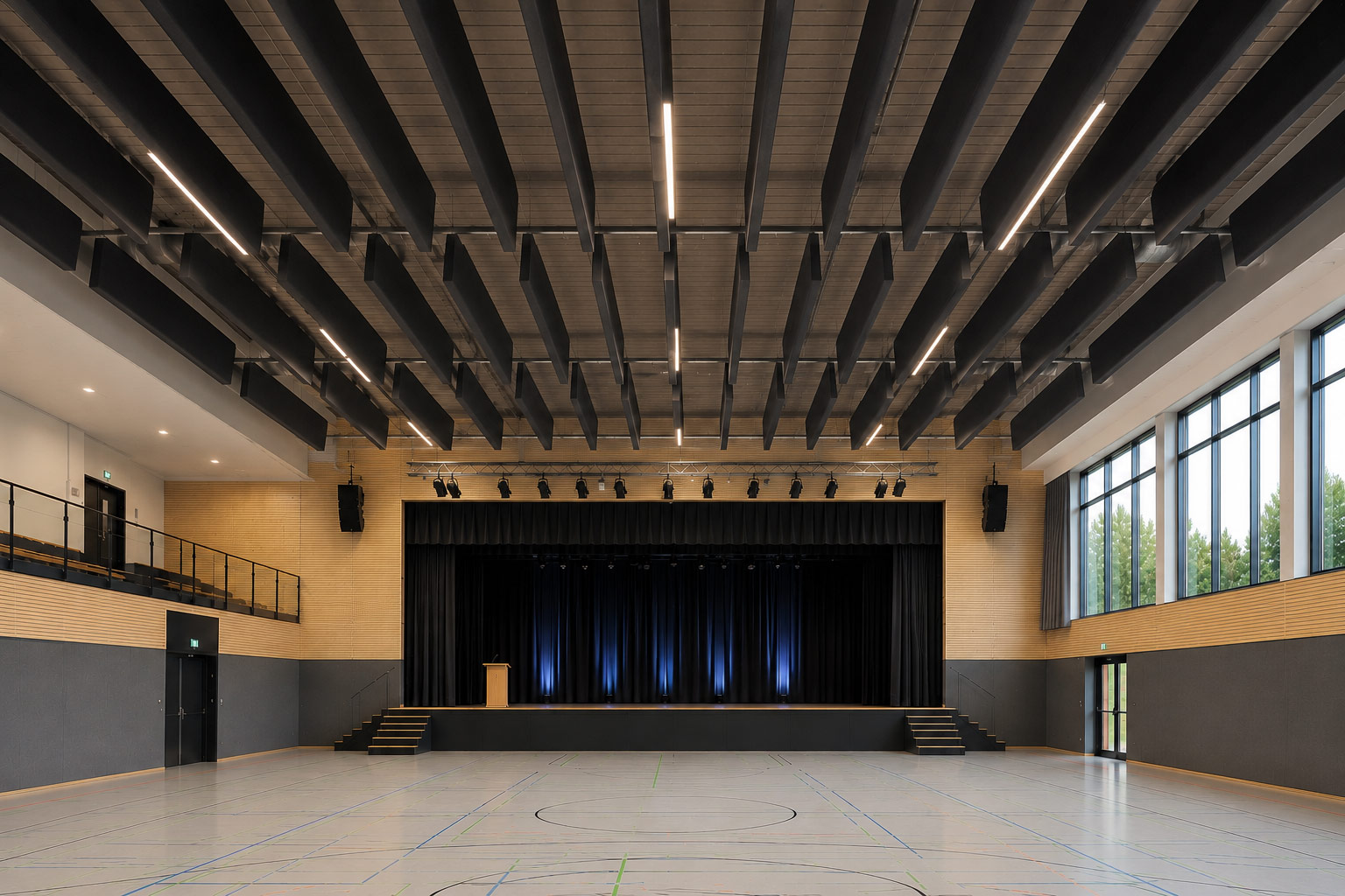 Mehrzweckhalle mit Baffel Premium Dark – Akustiksystem für Sport, Veranstaltungen und Kultur